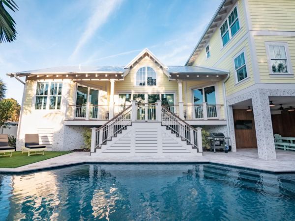 Northern Holmes Beach 4 Bedroom Vacation Pool Home