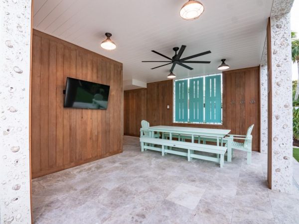 Northern Holmes Beach 4 Bedroom Vacation Pool Home