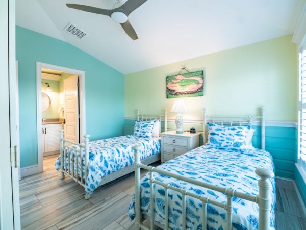 Northern Holmes Beach 4 Bedroom Vacation Pool Home