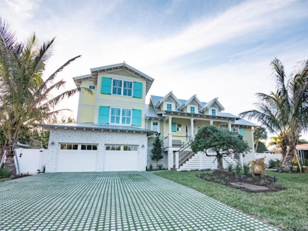 Northern Holmes Beach 4 Bedroom Vacation Pool Home