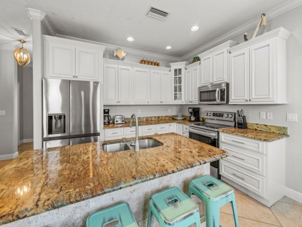 Holmes Beach Vacation Home Four Bedroom Walk to Beach