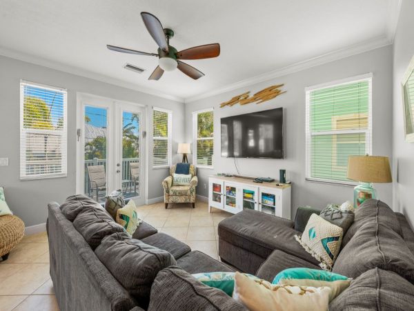 Holmes Beach Vacation Home Four Bedroom Walk to Beach
