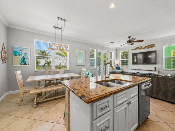 Holmes Beach Vacation Home Four Bedroom Walk to Beach