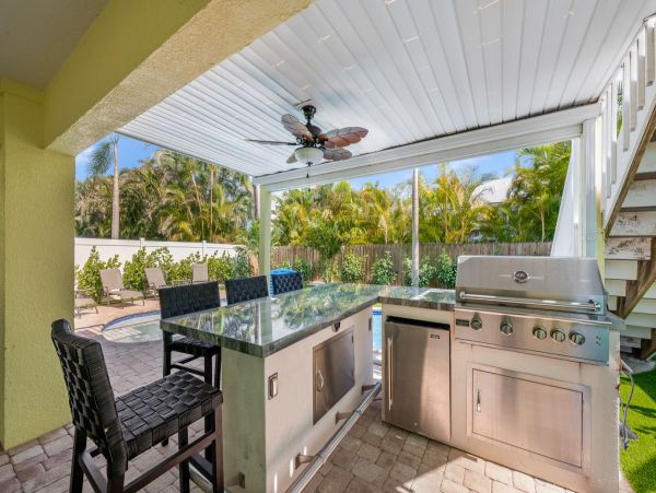 Holmes Beach Vacation Home Four Bedroom Walk to Beach