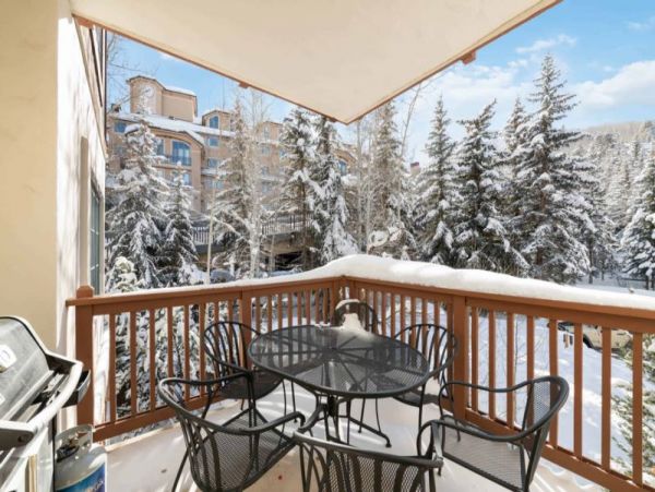 Upscale Ski-In/Ski-Out Residence With Scenic Views
