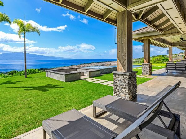 Luxury Five Bedroom Ocean View Vacation Home in Lahaina