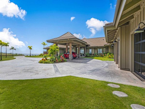 Luxury Five Bedroom Ocean View Vacation Home in Lahaina