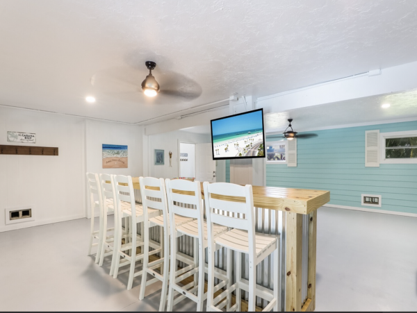 Stunning 4 Bedroom Villa with Private Pool Close to Beach