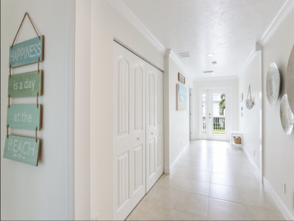 Stunning 4 Bedroom Villa with Private Pool Close to Beach