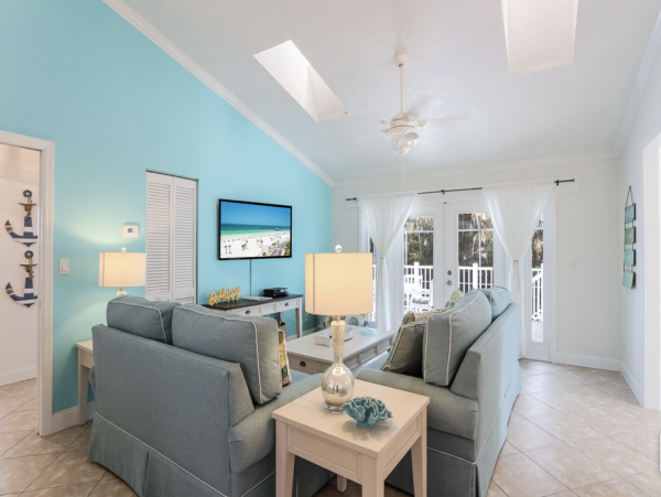 Stunning 4 Bedroom Villa with Private Pool Close to Beach