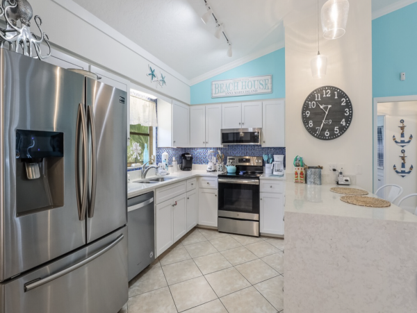 Stunning 4 Bedroom Villa with Private Pool Close to Beach