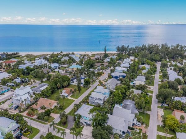 Stunning 4 Bedroom Villa with Private Pool Close to Beach