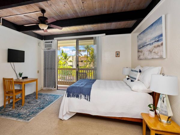 Kailua-Kona Beachfront Cozy Studio for Rent