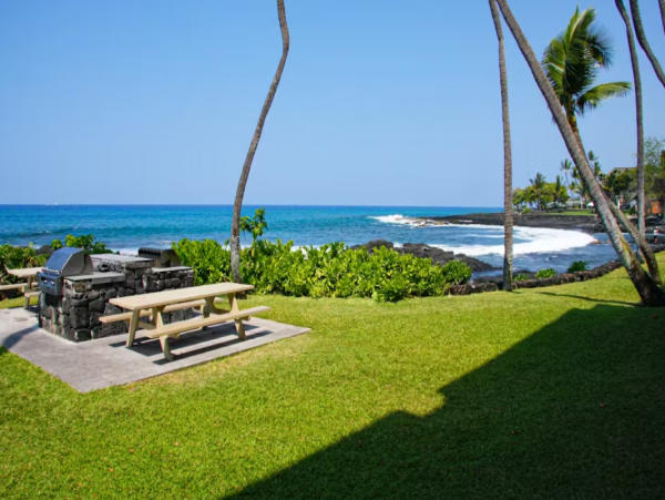 Oceanfront Condo with 2 Bedrooms in Kailua-Kona