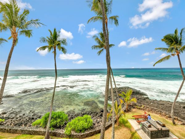 Oceanfront Condo with 2 Bedrooms in Kailua-Kona