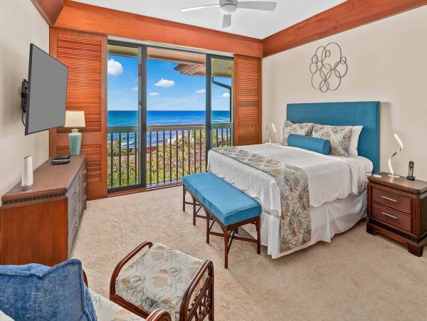Oceanfront Two Bedroom Vacation Villa in Poipu