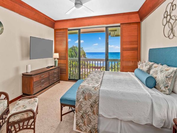 Oceanfront Two Bedroom Vacation Villa in Poipu