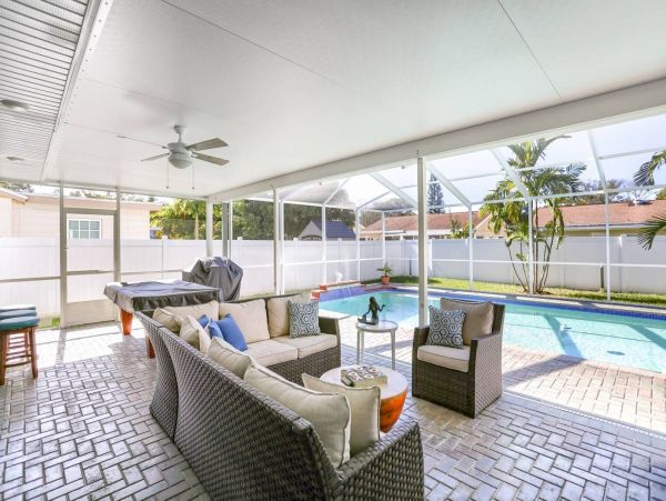 Private Caged Pool Vacation Home Five Bedrooms