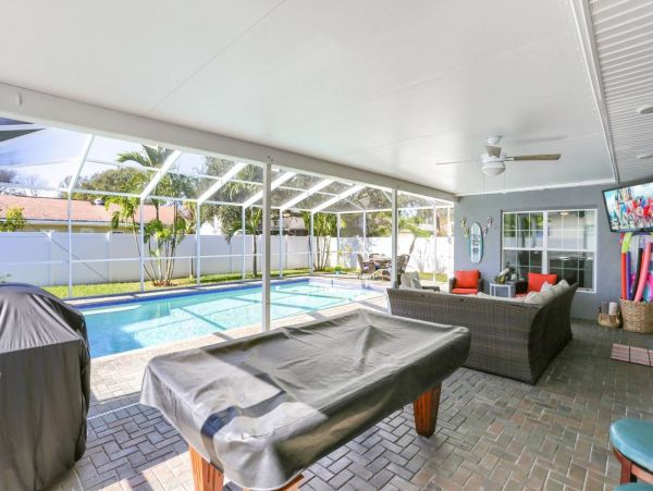 Private Caged Pool Vacation Home Five Bedrooms