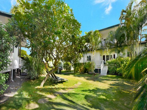 Kauai Magnificent Villa Either Three Bedrooms or Five !