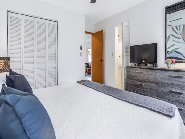 Beautifully Remodeled Condo in Kauai - Steps from the Beach
