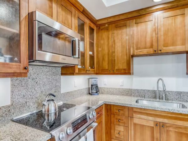 Poipu Gorgeous Vacation Condo with Communal Pool Sleeps 7