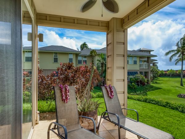 Sunny Golfside Retreat Near the Beach