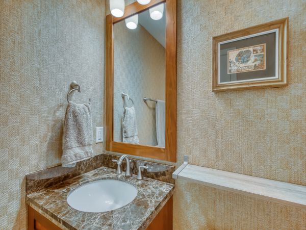 Sunny Golfside Retreat Near the Beach