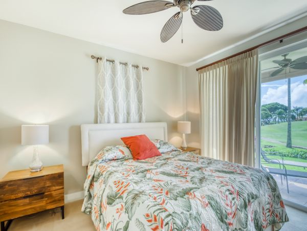 Sunny Golfside Retreat Near the Beach