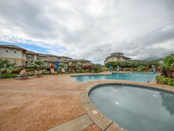 Sunny Golfside Retreat Near the Beach