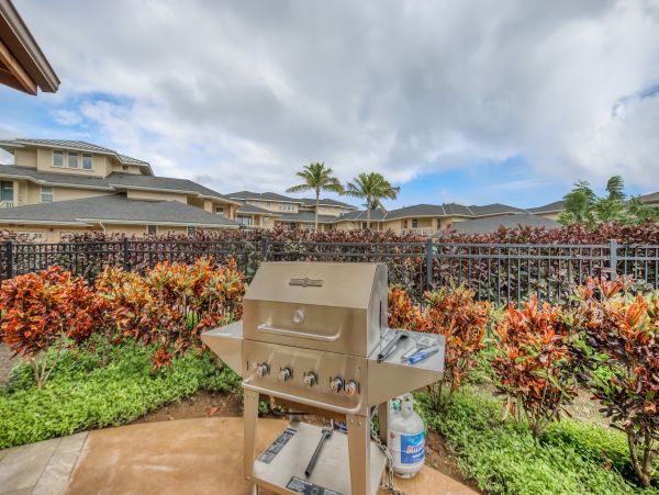 Sunny Golfside Retreat Near the Beach