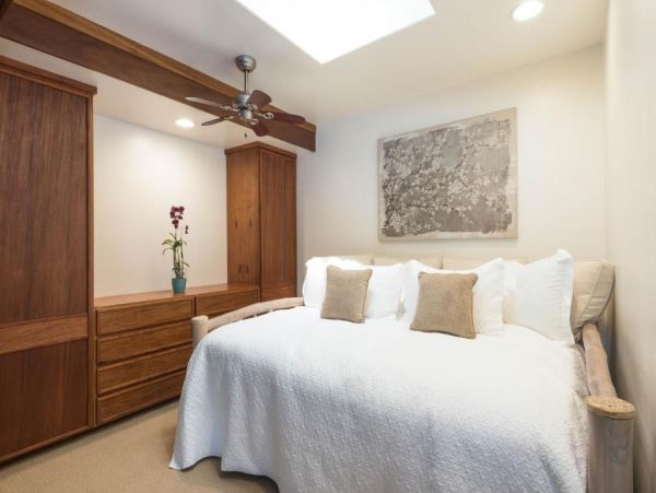 Anini Beach Five Bedroom Rental Home 225 feet from the Ocean.