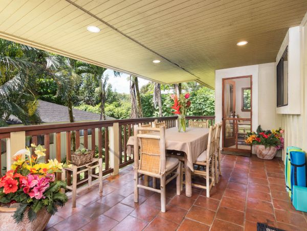 Anini Beach Five Bedroom Rental Home 225 feet from the Ocean.