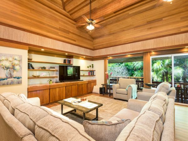 Anini Beach Five Bedroom Rental Home 225 feet from the Ocean.