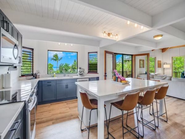 Princeville Ocean View Three Bedroom Modern Retreat