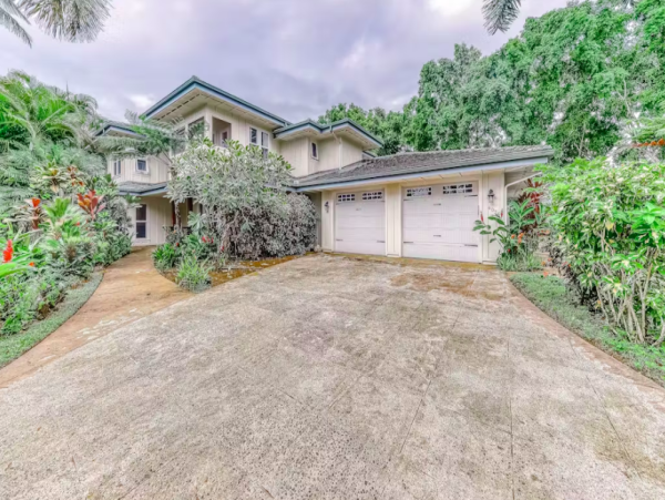Exquisite Custom Home in Princeville with Luxurious Amenities and Tropical Elegance