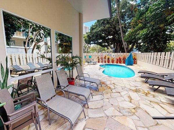 Honolulu Diamond Head Kahala Condo 970301