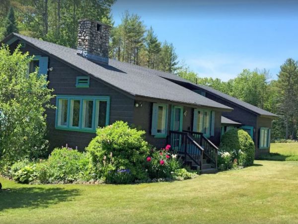 Forty Acre Maine  Estate Plus Guests´ Houses