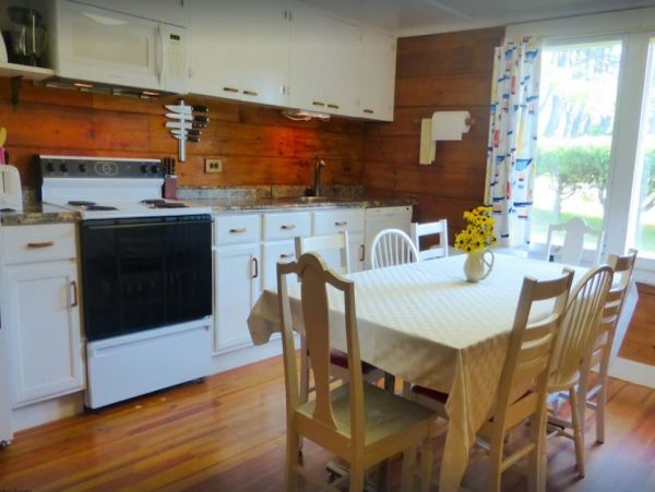 Forty Acre Maine  Estate Plus Guests´ Houses
