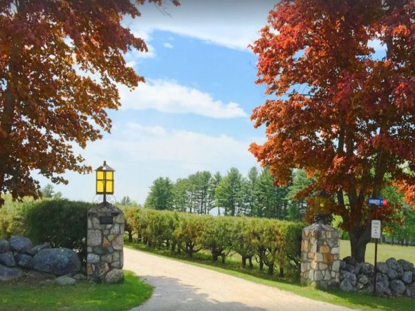 Forty Acre Maine  Estate Plus Guests´ Houses
