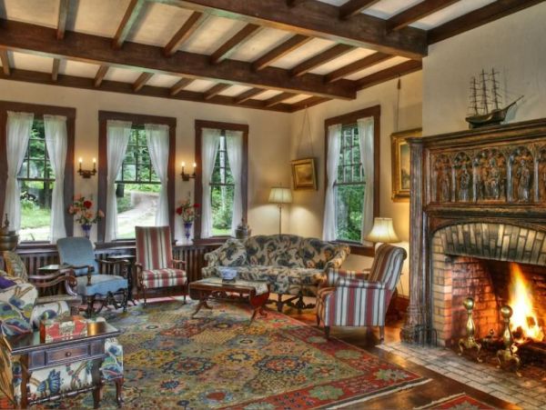 Forty Acre Maine  Estate Plus Guests´ Houses