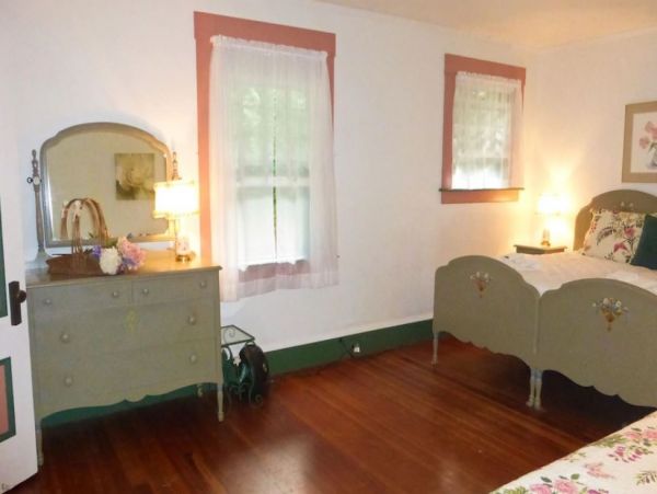 Forty Acre Maine  Estate Plus Guests´ Houses