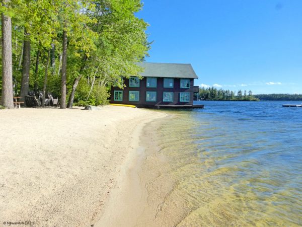 Forty Acre Maine  Estate Plus Guests´ Houses