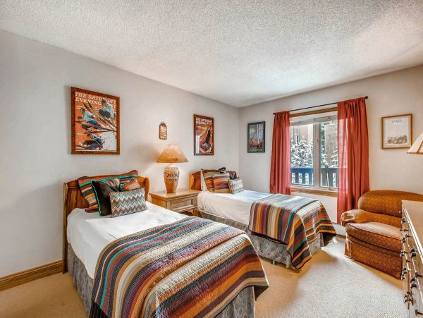 Mountain View Vail Vacation Condo Walk to Lift Sleeps 10