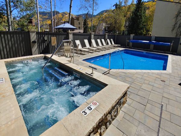 Mountain View Vail Vacation Condo Walk to Lift Sleeps 10