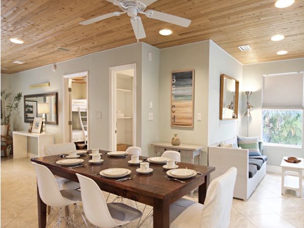 Beachside Four Bedroom Family Home in Fort Myers Sleeps 10