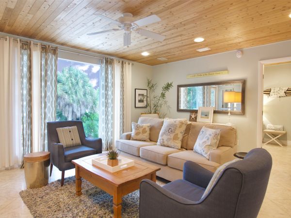 Beachside Four Bedroom Family Home in Fort Myers Sleeps 10