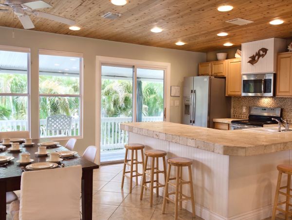 Beachside Four Bedroom Family Home in Fort Myers Sleeps 10