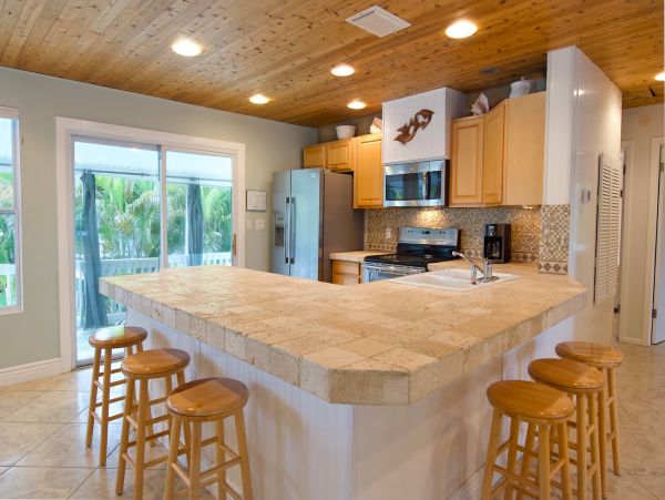 Beachside Four Bedroom Family Home in Fort Myers Sleeps 10