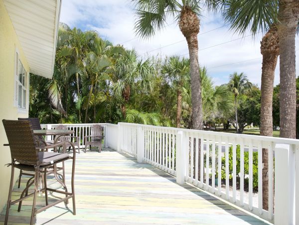 Beachside Four Bedroom Family Home in Fort Myers Sleeps 10